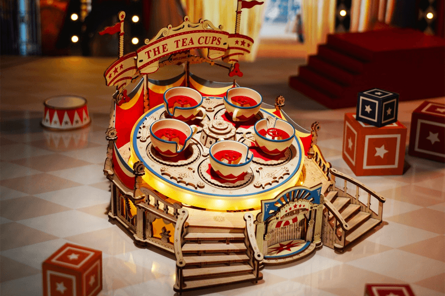 音楽に合わせて動く♪ひかる♪ウッドパズルが発売！