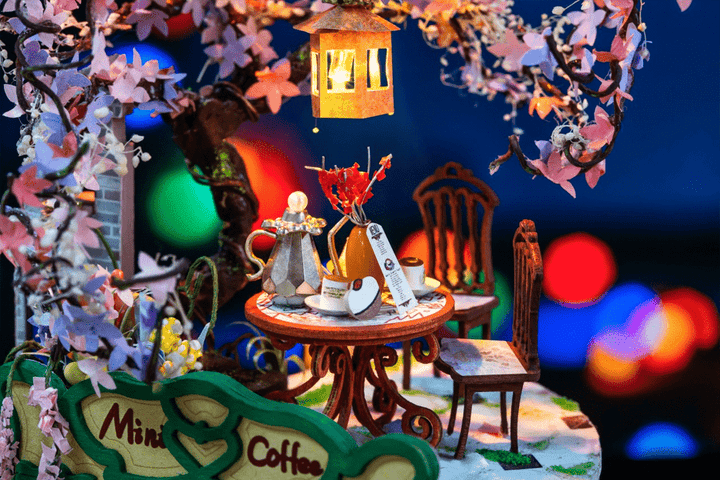 レジンとは?ミニチュアづくりに適した種類や必要道具、基本の作り方を解説!