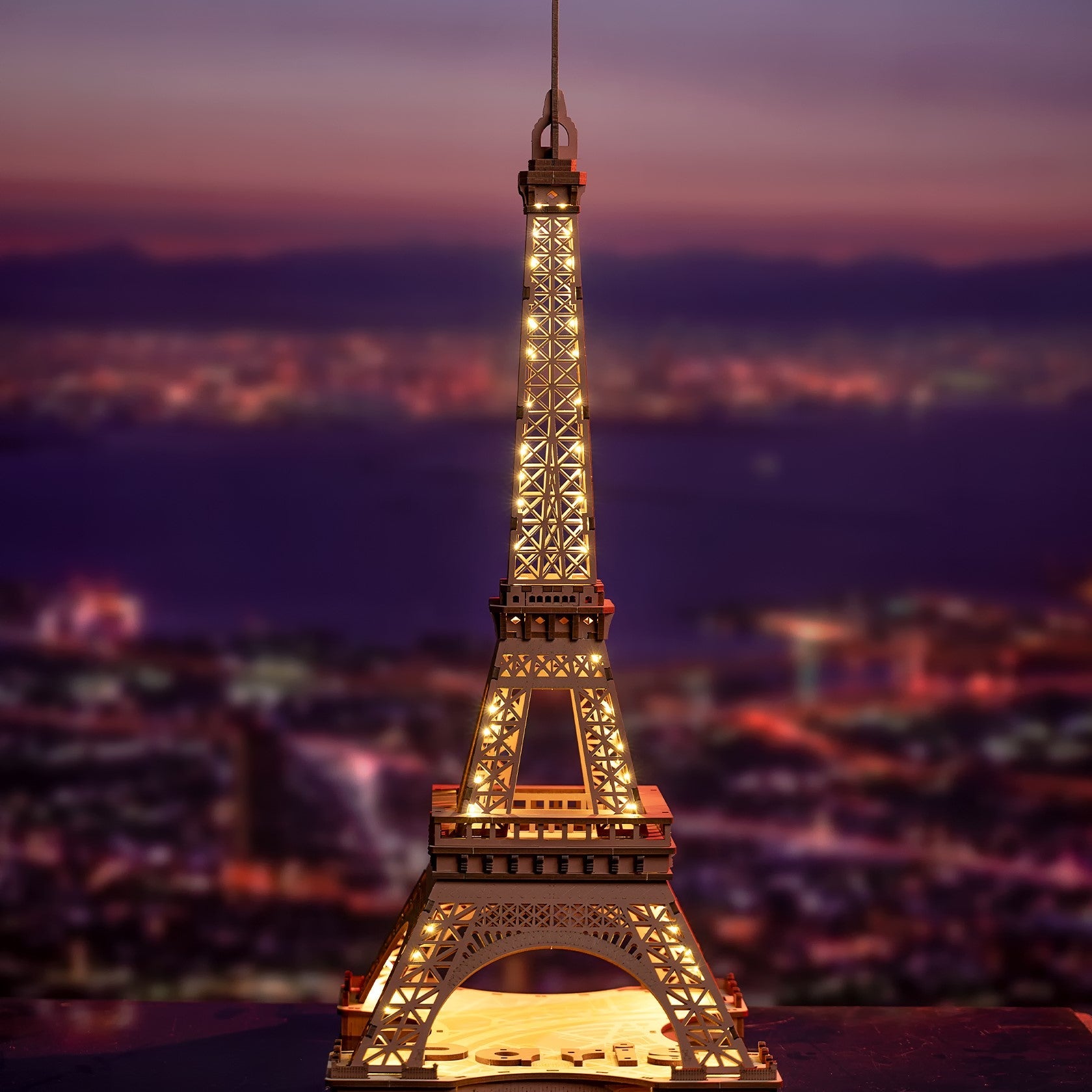 夜のエッフェル塔 - つくるんです公式