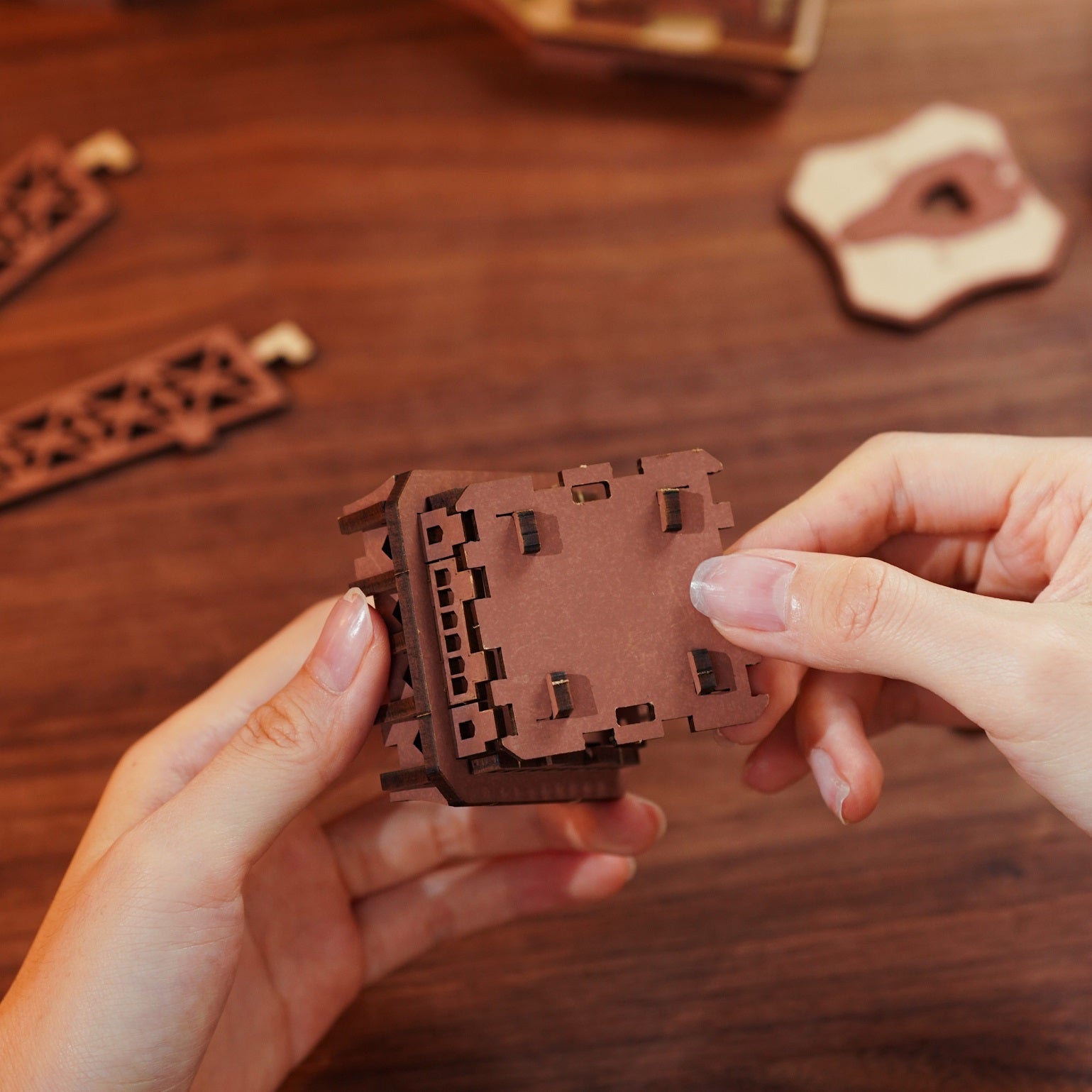 夜のエッフェル塔 - つくるんです公式