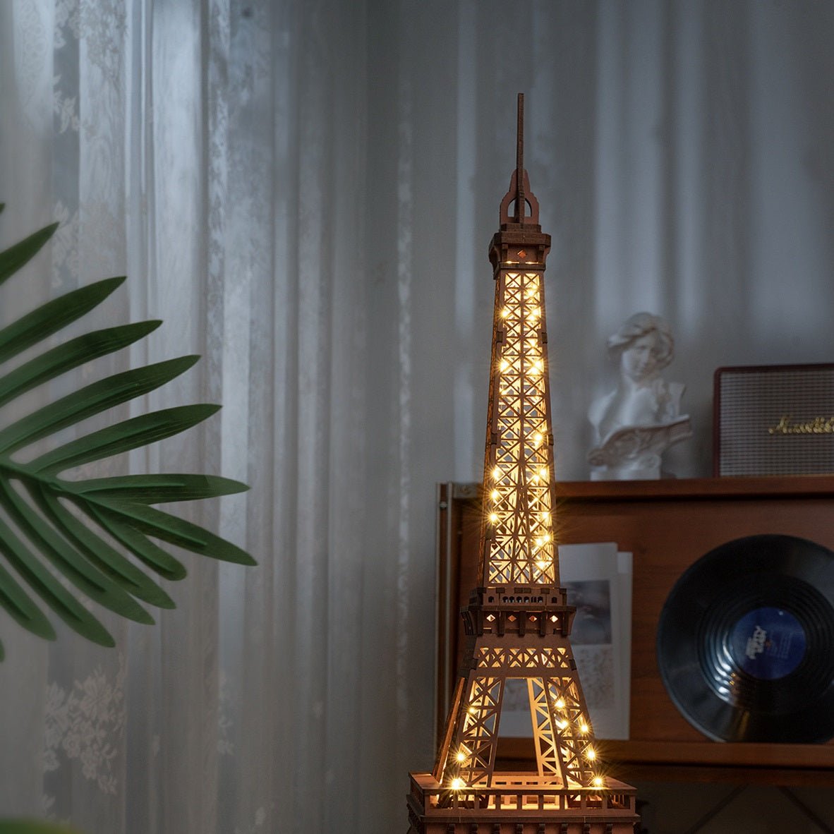 夜のエッフェル塔 - つくるんです公式