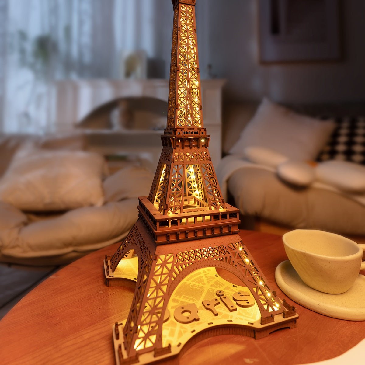 夜のエッフェル塔 - つくるんです公式