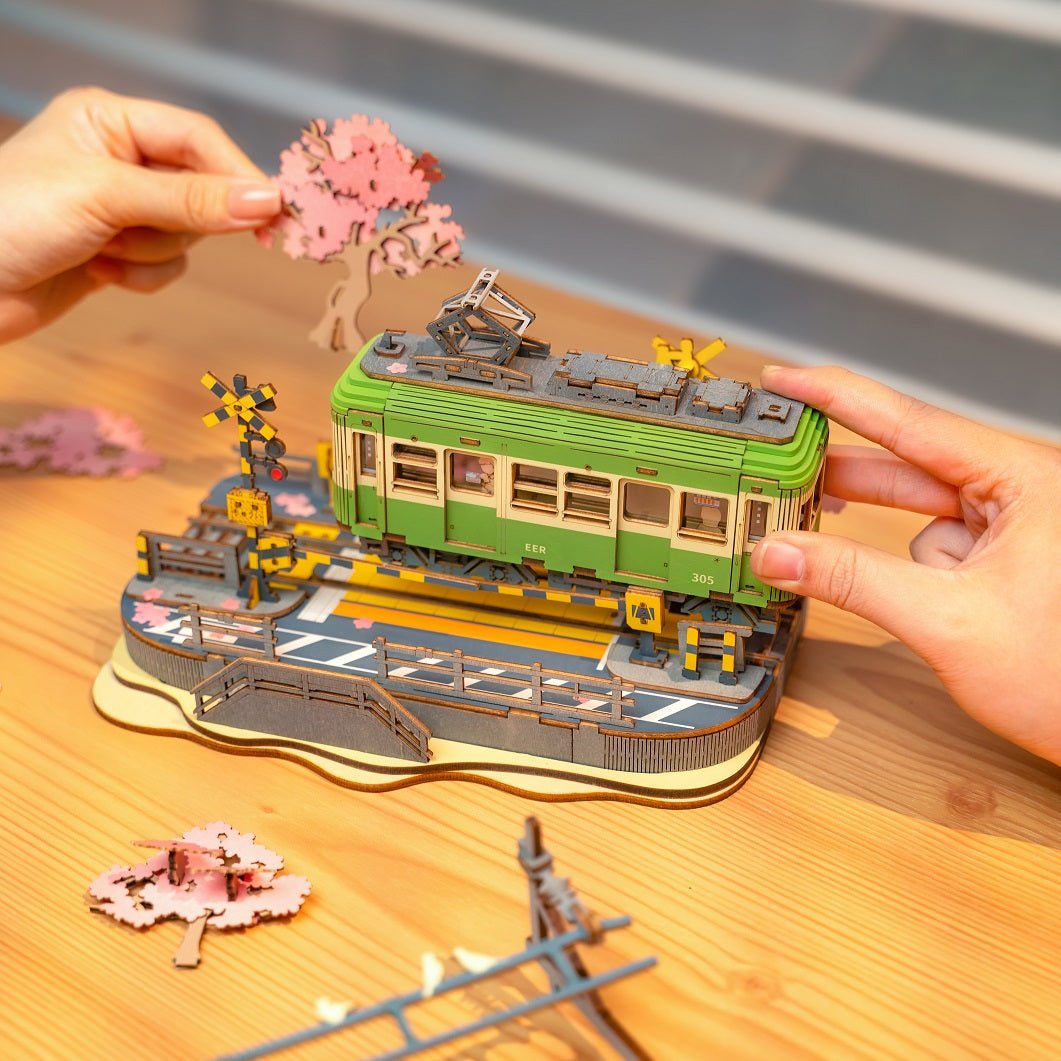 桜さく電車 - つくるんです公式