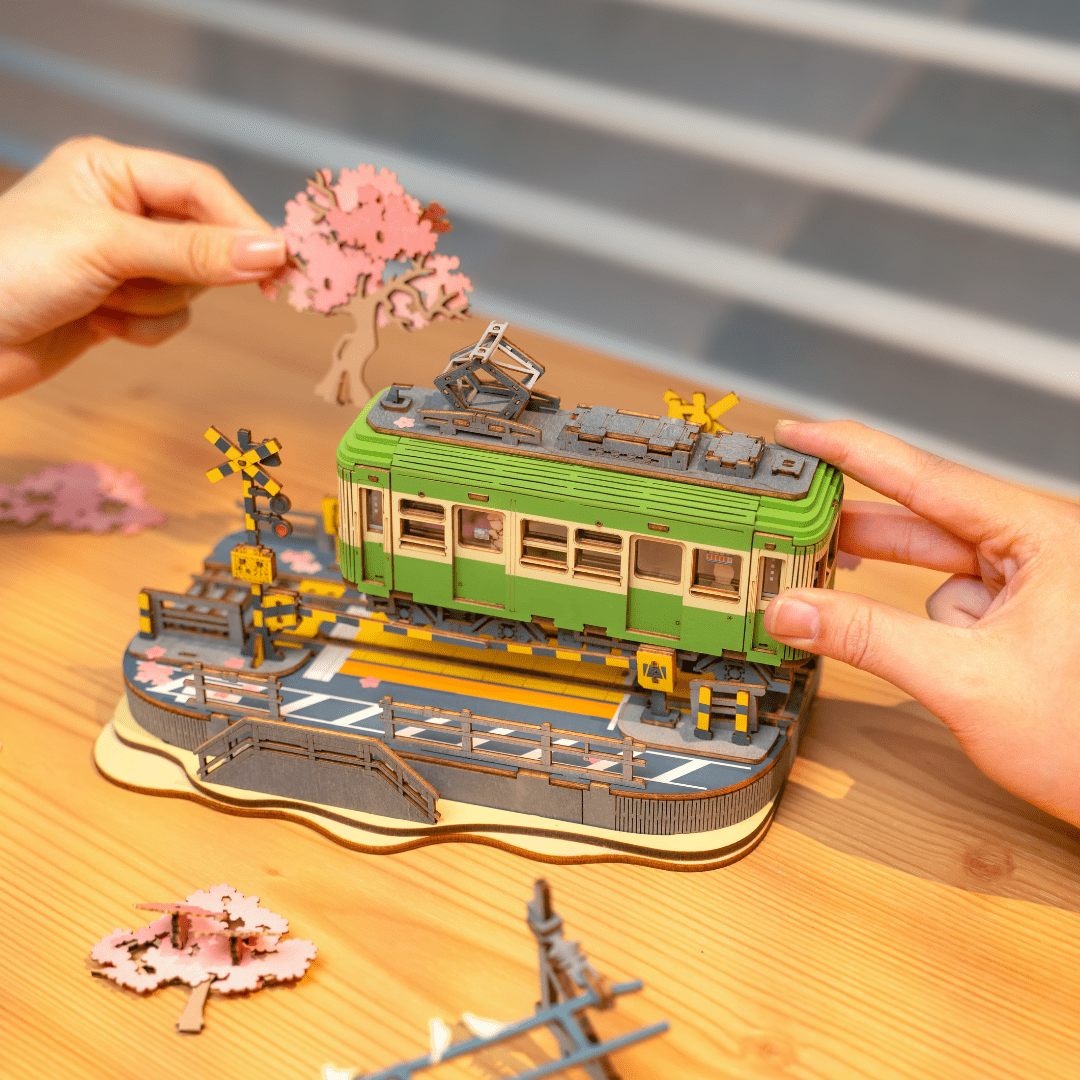 TGS02 桜さく電車 - つくるんです公式