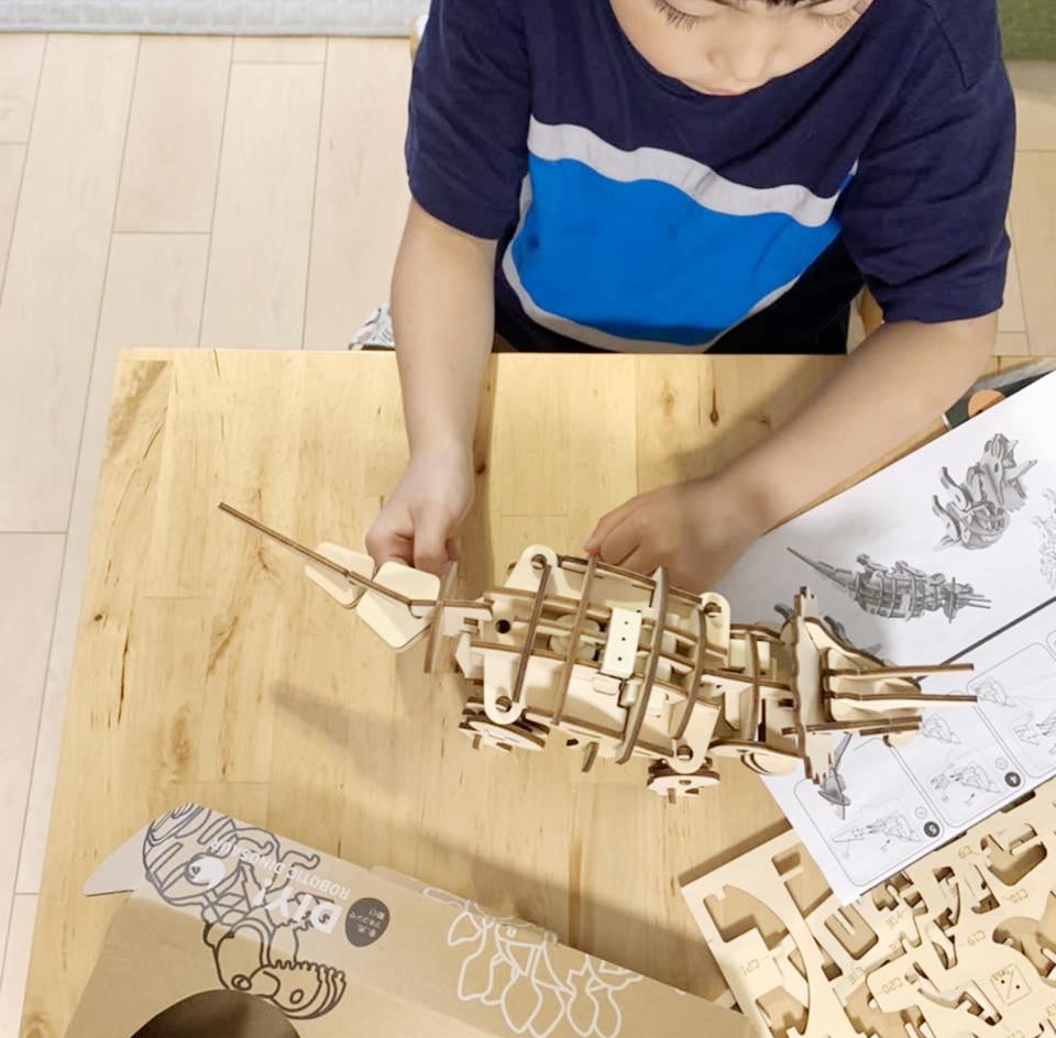 電池で動くトリケラトプス - つくるんです