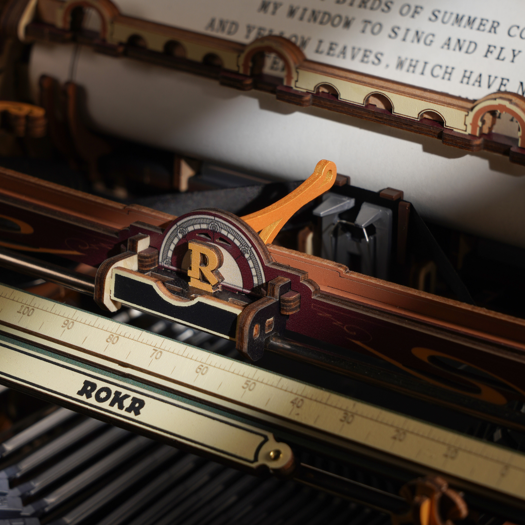 【7月中旬発売予定】Ｒ）ＬＫ７０３Ｃタイプライター